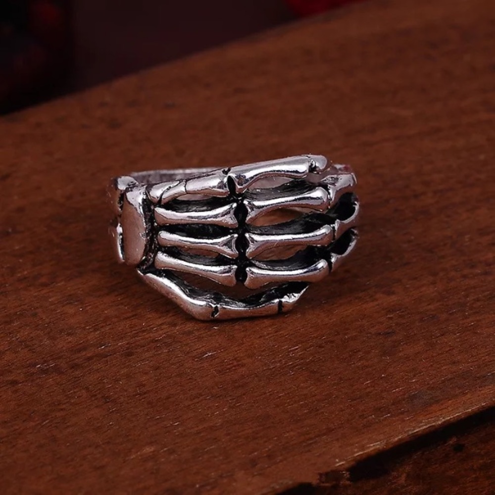 JUST IN👀 STAINLESS STEEL BONE ring US size 10 - Picture 1 of 4